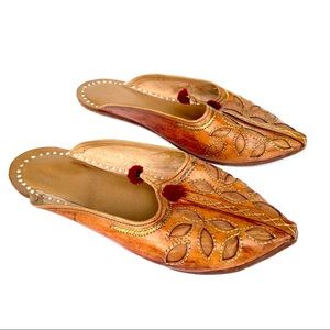 Handmade women’s ethnic jutti leather slippers